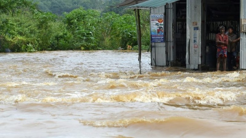 Imagem Ilustrando a Notícia: Inundações e deslisamentos deixam mais de 100 mortos no Sri Lanka