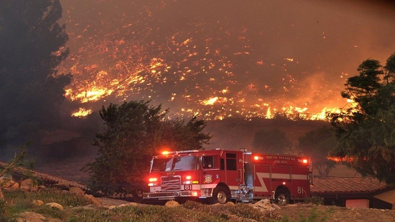 Imagem Ilustrando a Notícia: Incêndios matam 9 na Califórnia; Trump culpa gestão florestal