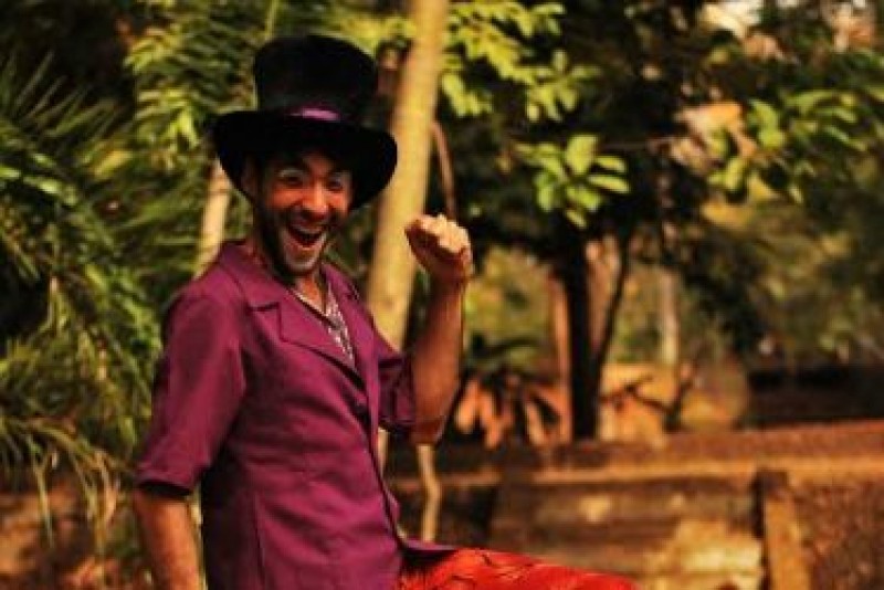 Imagem Ilustrando a Notícia: Espetáculo de magia cômica circula por cinco feiras de Goiânia