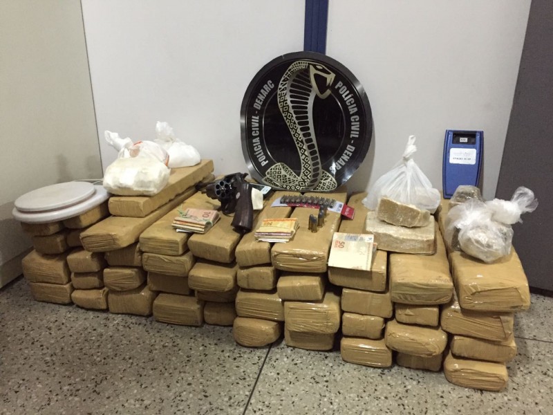 Imagem Ilustrando a Notícia: Denarc apreende 55 kg de drogas e prende traficante em Goiânia