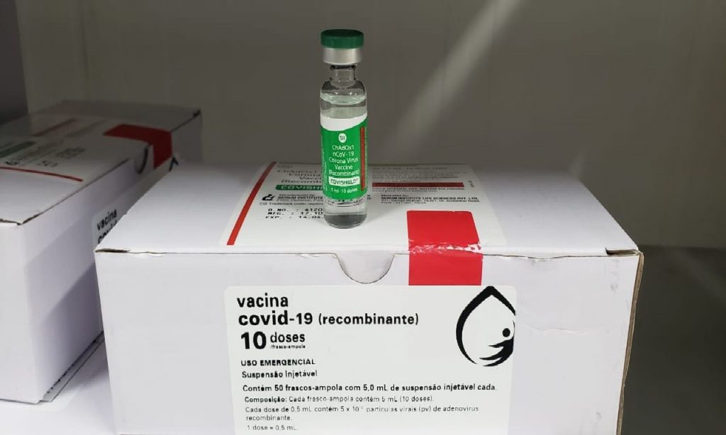 Imagem Ilustrando a Notícia: Goiânia começa a vacinar profissionais da Saúde com doses de Oxford/AstraZeneca