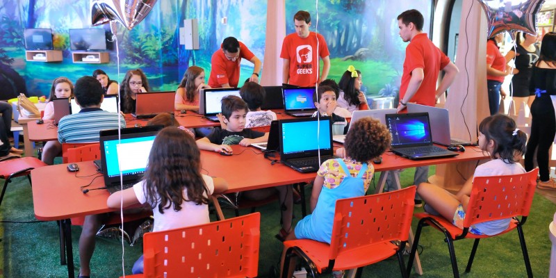 Imagem Ilustrando a Notícia: Robótica e Minecraft no Clubinho de shopping em Goiânia