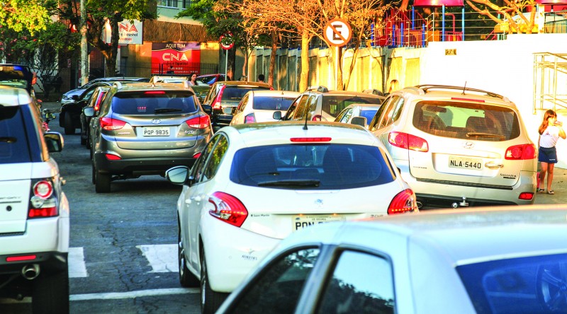 Imagem Ilustrando a Notícia: SMT propõe mudar horário de aulas para melhorar o trânsito