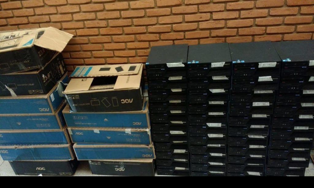 Imagem Ilustrando a Notícia: Tribunal de Justiça do Estado de Goiás doa 50 computadores para alunos carentes da UFG