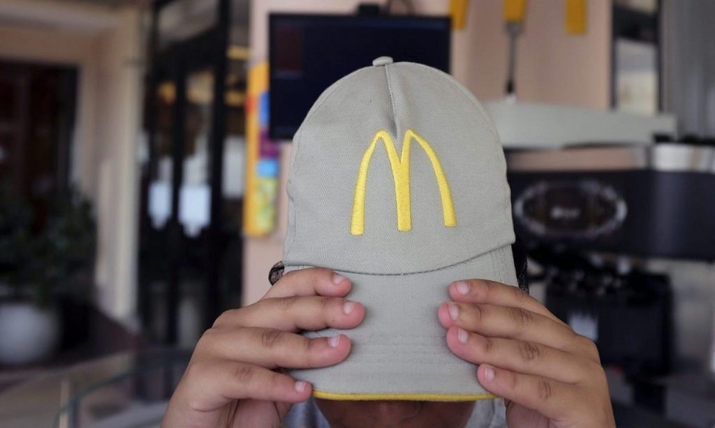 Imagem Ilustrando a Notícia: McDonald’s é condenado a pagar quase R$ 4 milhões a ex-funcionários; veja lista dos beneficiários