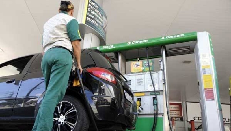 Imagem Ilustrando a Notícia: Sobe 0,44% o consumo de combustíveis no Brasil no ano passado