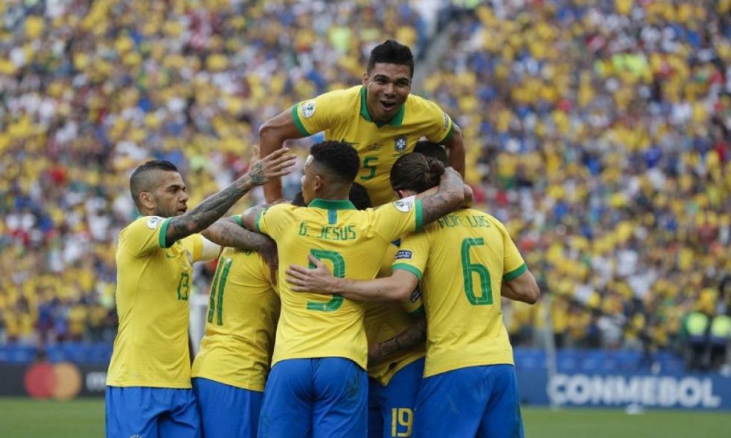 Imagem Ilustrando a Notícia: Brasil goleia Peru em 5 a 0 e lidera o grupo A