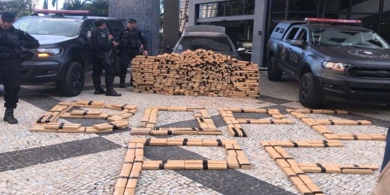 Imagem Ilustrando a Notícia: Polícia detém 4 pessoas e apreende 584 kg de maconha