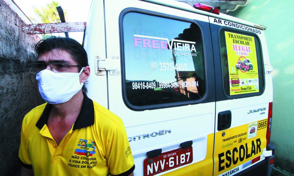Imagem Ilustrando a Notícia: Vans escolares transportarão funcionários da indústria em Goiânia