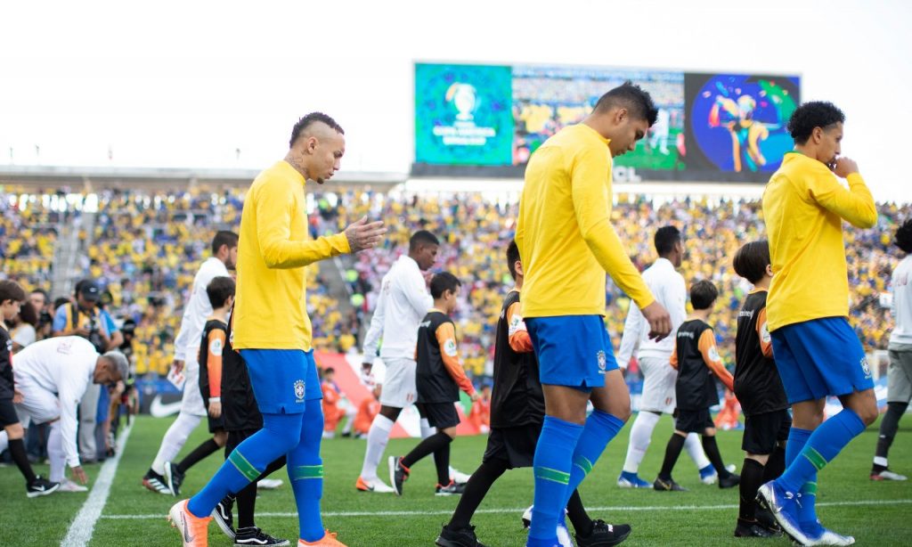 Imagem Ilustrando a Notícia: Brasil estreia nas eliminatórias diante da Bolívia e comissão avaliará Neymar antes de jogo