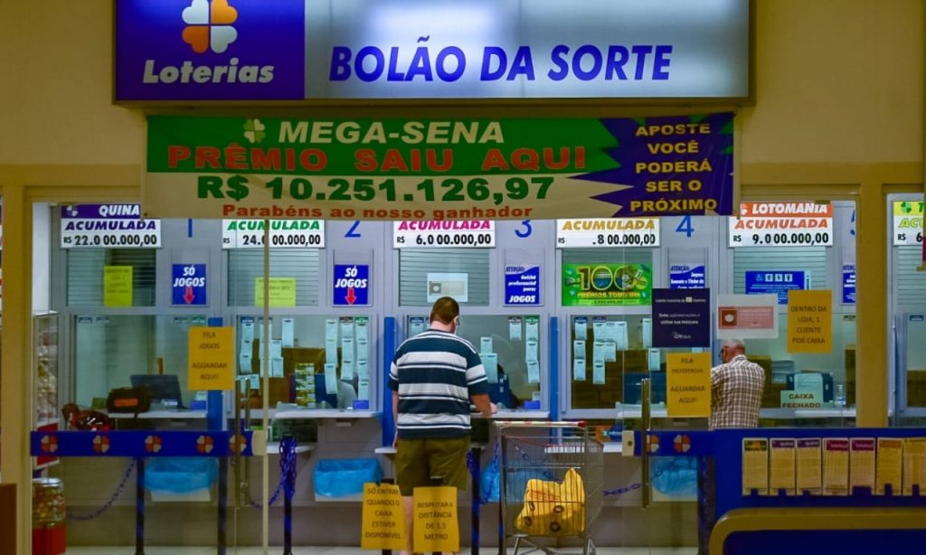 Imagem Ilustrando a Notícia: Ninguém acerta os seis números da Mega-Sena e prêmio acumula para R$ 45 milhões