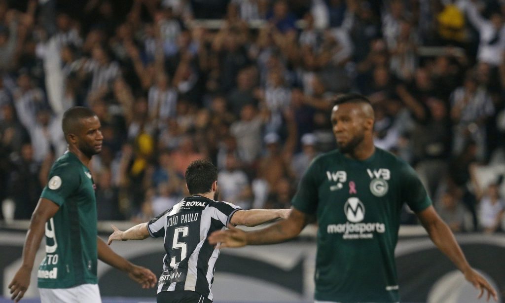 Imagem Ilustrando a Notícia: Botafogo quebra sequência do Goiás