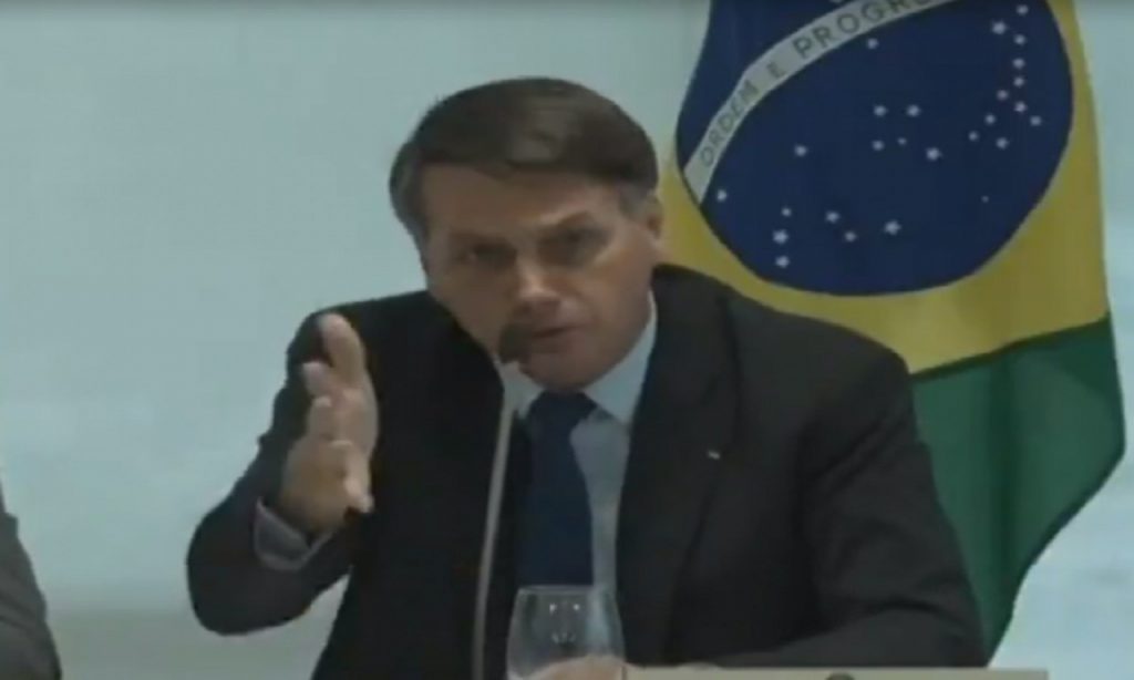 Imagem Ilustrando a Notícia: Datafolha: 72% discordam da frase de Bolsonaro sobre armar a população