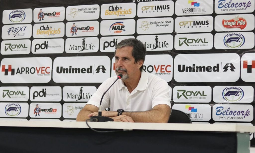 Imagem Ilustrando a Notícia: Artur Neto questiona segunda expulsão do Goiânia em dois jogos