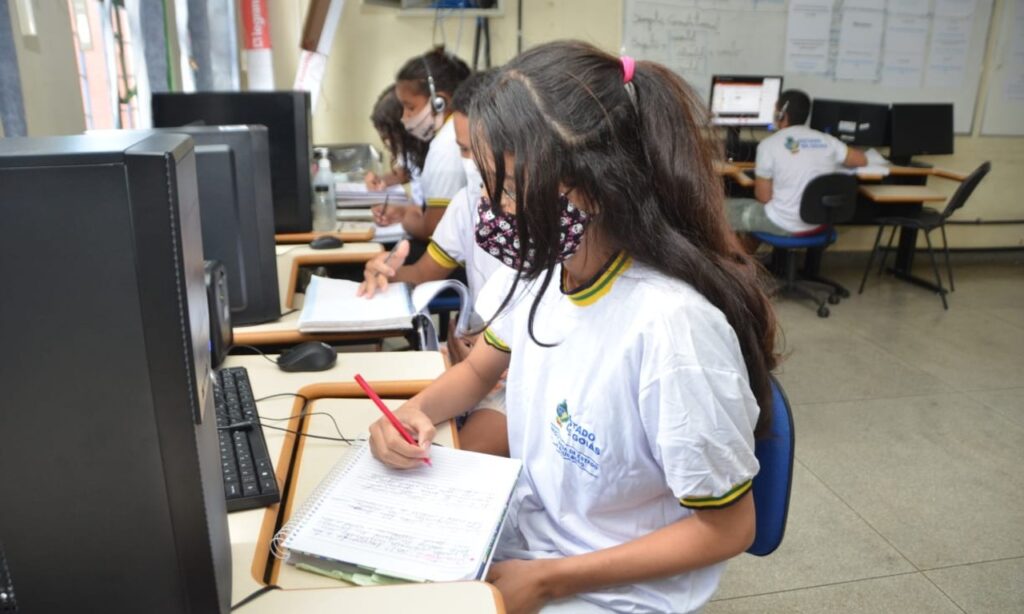 Imagem Ilustrando a Notícia: Taxa de evasão escolar cai quase 50% em Goiás