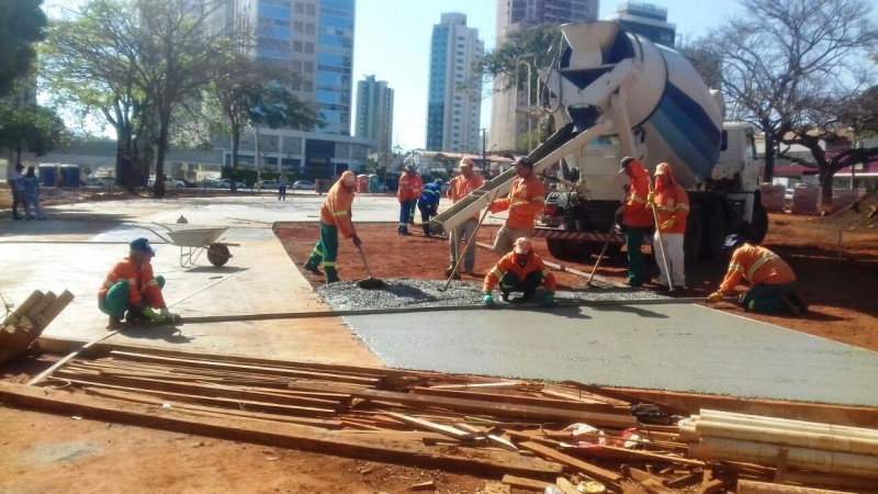Imagem Ilustrando a Notícia: Prefeitura intensifica revitalização na Praça do Sol
