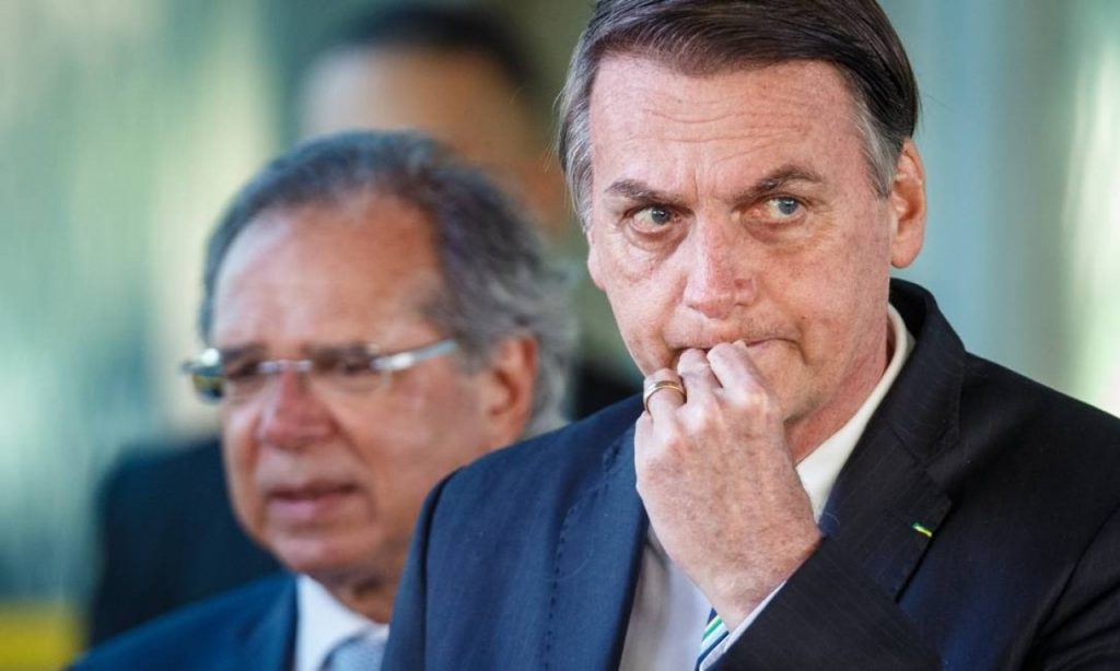 Imagem Ilustrando a Notícia: Pesquisa mostra que 32% consideram governo Bolsonaro ótimo ou bom