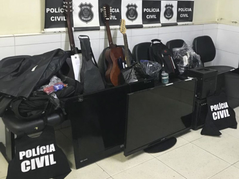 Imagem Ilustrando a Notícia: Receptor é preso com dezenas de objetos furtados em Catalão