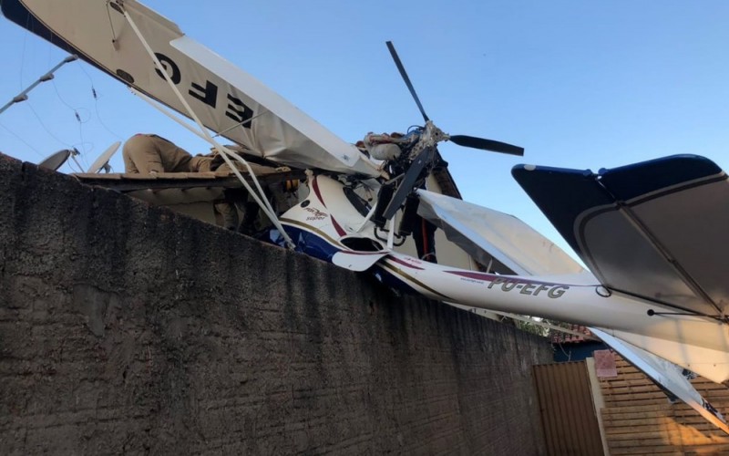 Imagem Ilustrando a Notícia: Morre piloto de avião que caiu sobre casa em Goiânia