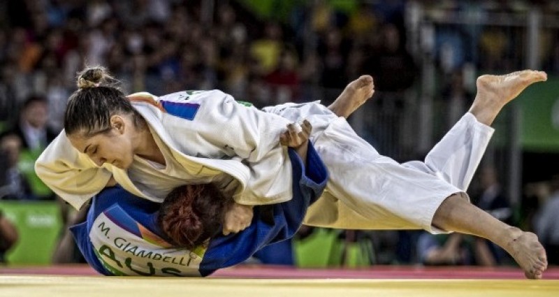 Imagem Ilustrando a Notícia: Mayra vai para as semifinais no judô olímpico