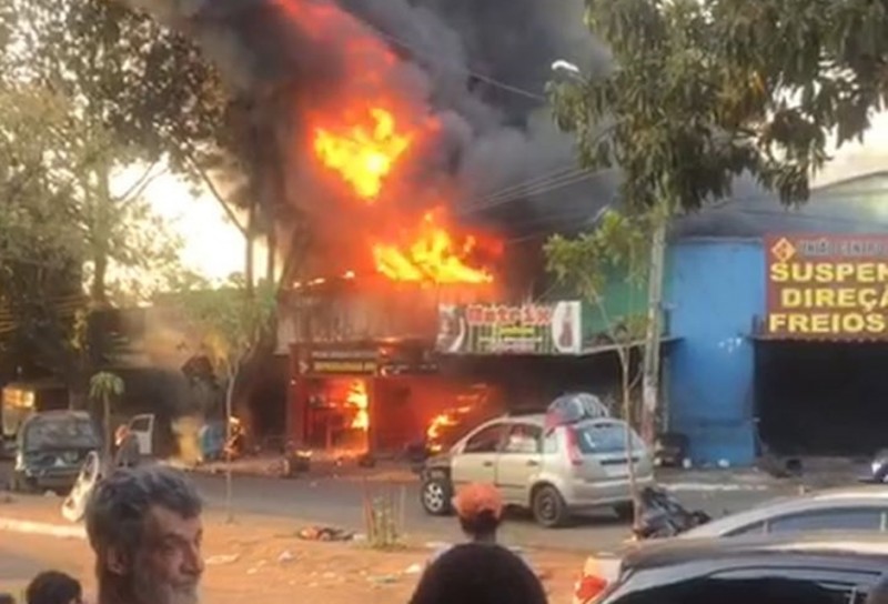 Imagem Ilustrando a Notícia: Lojas são interditadas na Vila Canaã após incêndio