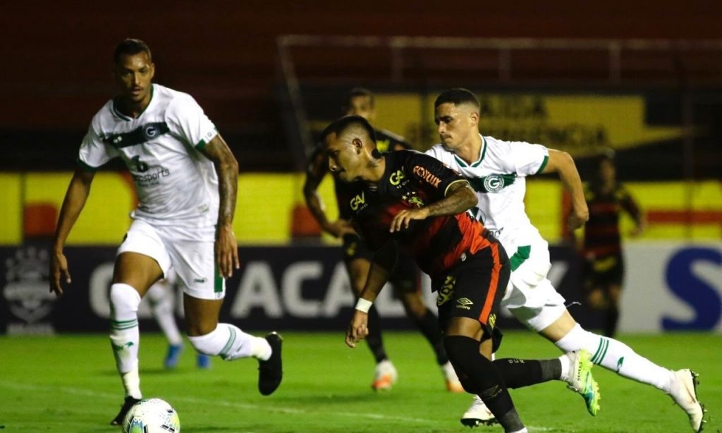 Imagem Ilustrando a Notícia: Goiás perde para Sport e segue na zona de rebaixamento da Série A