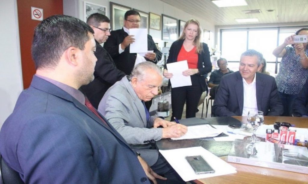 Imagem Ilustrando a Notícia: Assinado contrato entre prefeitura e Caixa de empréstimo de R$ 780 milhões