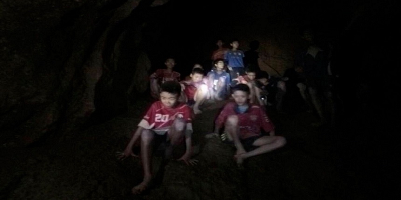 Imagem Ilustrando a Notícia: Adolescentes presos em caverna não têm condições de mergulhar
