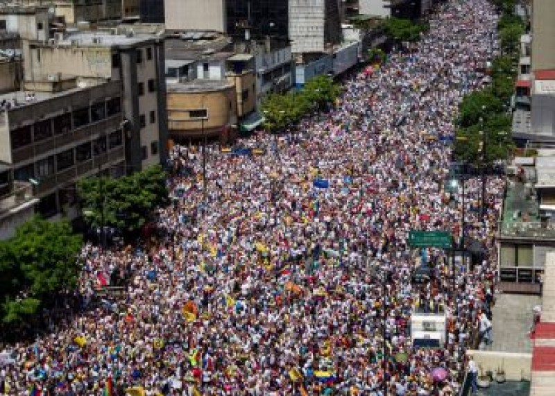 Imagem Ilustrando a Notícia: Promotoria da Venezuela confirma 67 mortos em 69 dias de protestos