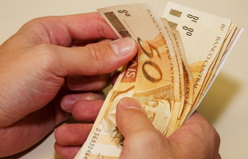 Imagem Ilustrando a Notícia: Salário mínimo de R$ 954 entra em vigor