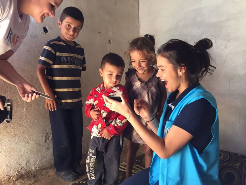 Imagem Ilustrando a Notícia: Bruna Marquezine visita refugiados no Líbano