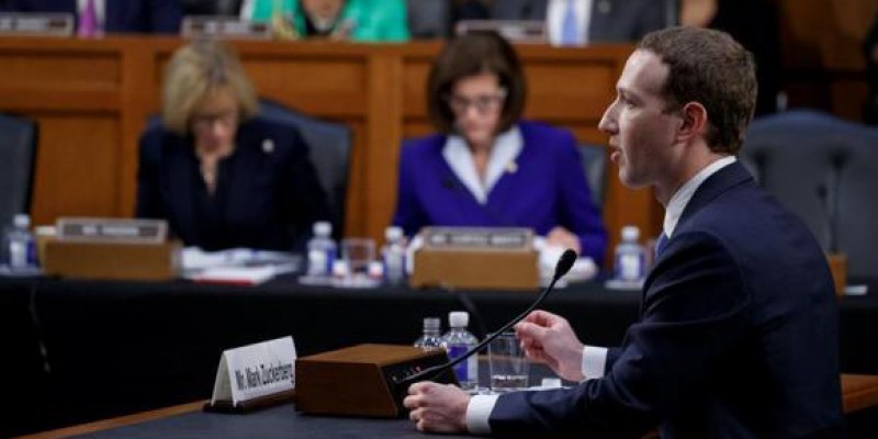 Imagem Ilustrando a Notícia: Presidente do Facebook admite falha da companhia