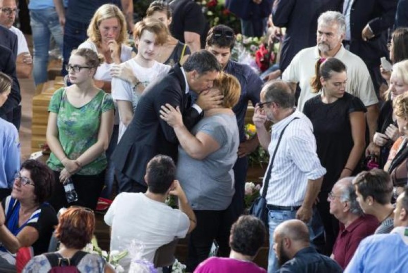 Imagem Ilustrando a Notícia: Luto nacional: Itália começa a sepultar mortos em terremoto