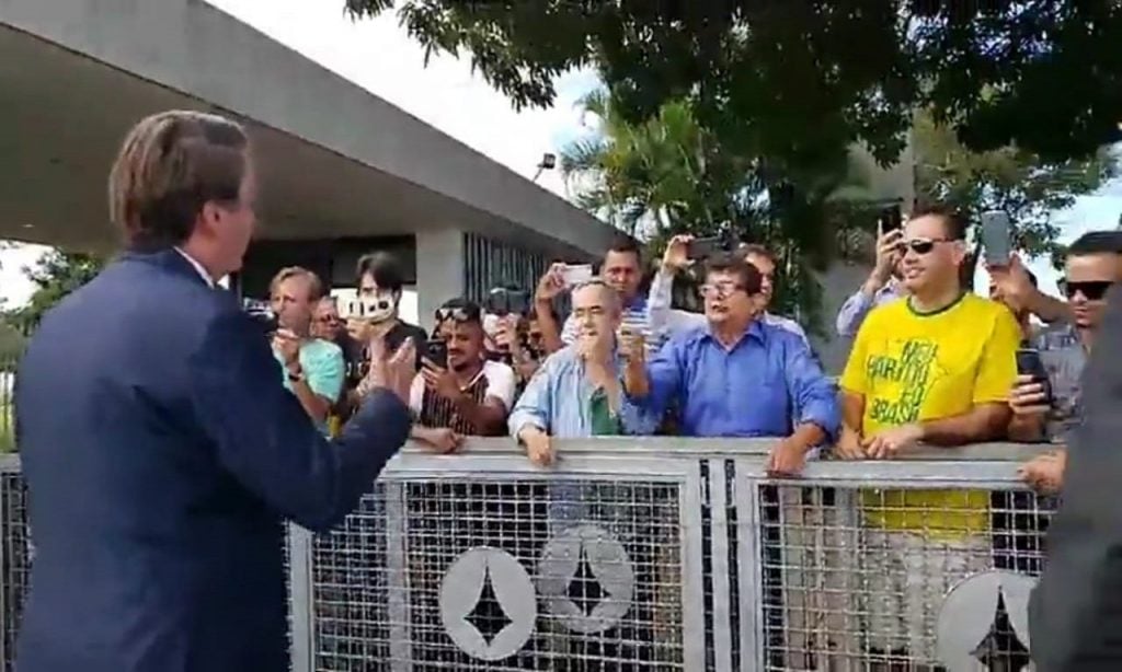 Imagem Ilustrando a Notícia: Bolsonaro divulga vídeo de apoiador que pede fim do exame de Ordem da OAB