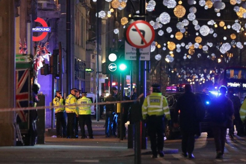 Imagem Ilustrando a Notícia: Suspeita de atentado em Londres faz Polícia Metropolitana interditar metrô