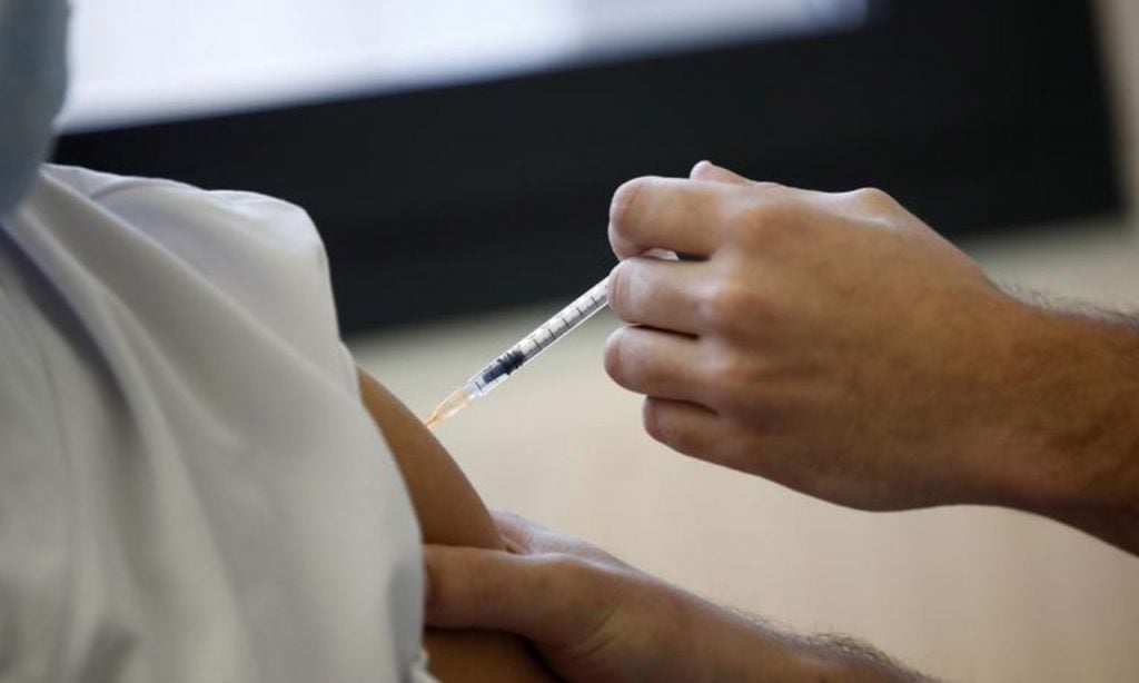 Imagem Ilustrando a Notícia: Goiânia vacina profissionais fora da linha de frente