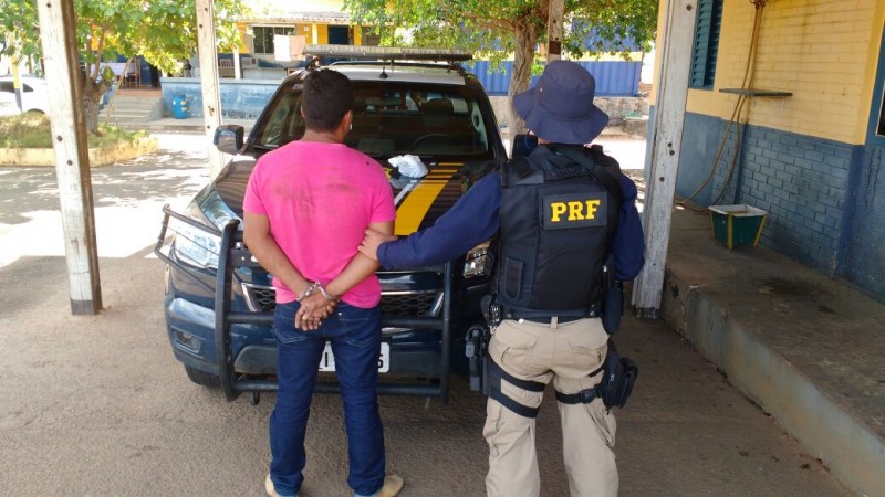 Imagem Ilustrando a Notícia: Motorista oferece propina para não ser multado e acaba preso pela PRF