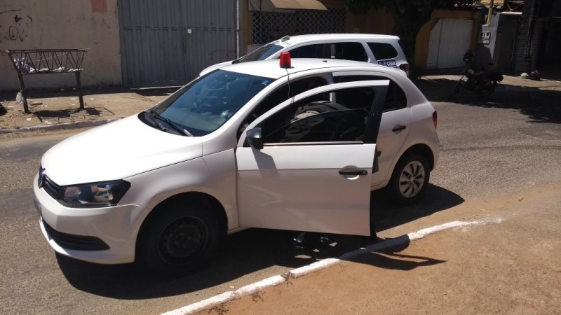 Imagem Ilustrando a Notícia: Motorista de Uber é detido ao tentar furar bloqueio usando giroflex e sirene