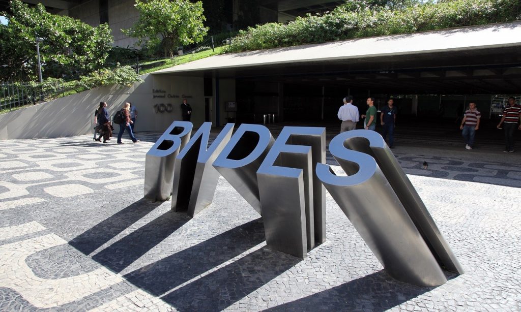 Imagem Ilustrando a Notícia: BNDES gasta R$ 48 milhões com consultoria que não encontra corrupção
