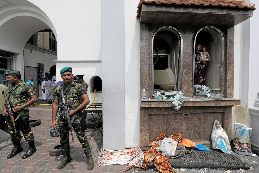 Imagem Ilustrando a Notícia: Ataques simultâneos atingem igrejas e hotéis no Sri Lanka
