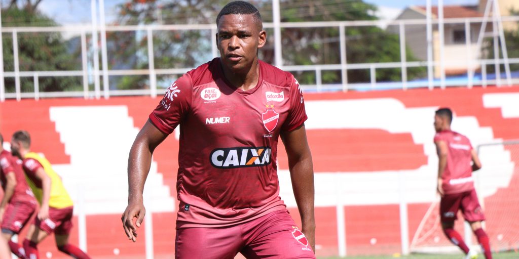 Imagem Ilustrando a Notícia: Vila Nova tenta renovar contrato com o meia Alan Mineiro