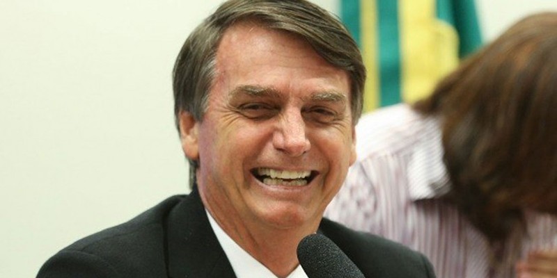 Imagem Ilustrando a Notícia: PF ainda não descarta coautoria em ataque a Bolsonaro