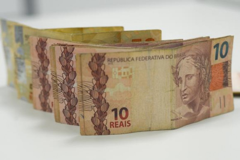 Imagem Ilustrando a Notícia: Mega-Sena acumula e pode pagar R$ 56 milhões na terça-feira