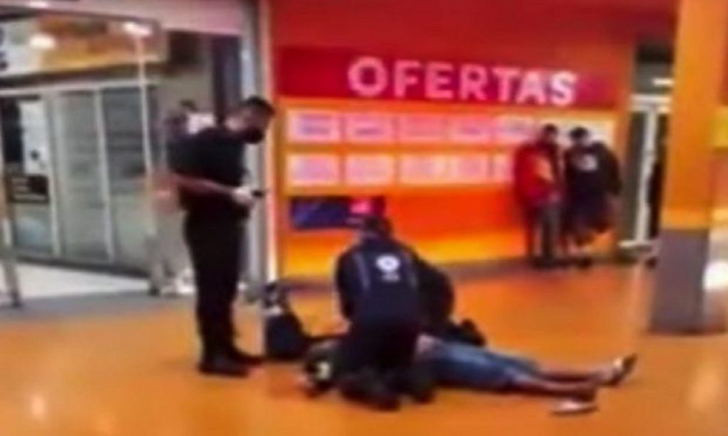 Imagem Ilustrando a Notícia: Presa funcionária que gravou morte de homem no Carrefour