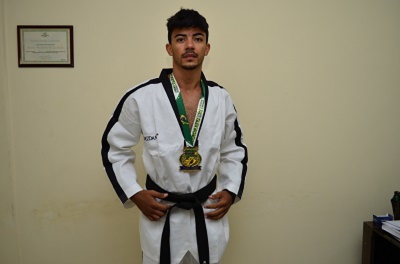 Imagem Ilustrando a Notícia: Servidor da Comurg conquista primeiro lugar em campeonato nacional de Taekwondo
