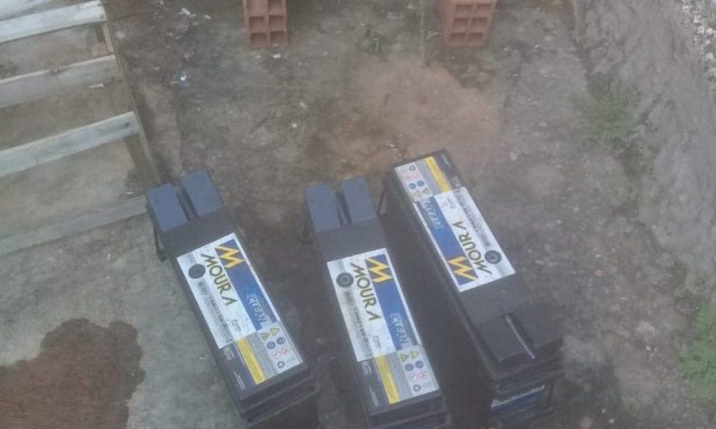 Imagem Ilustrando a Notícia: Homem é preso suspeito de roubar quatro baterias avaliadas em R$ 60 mil