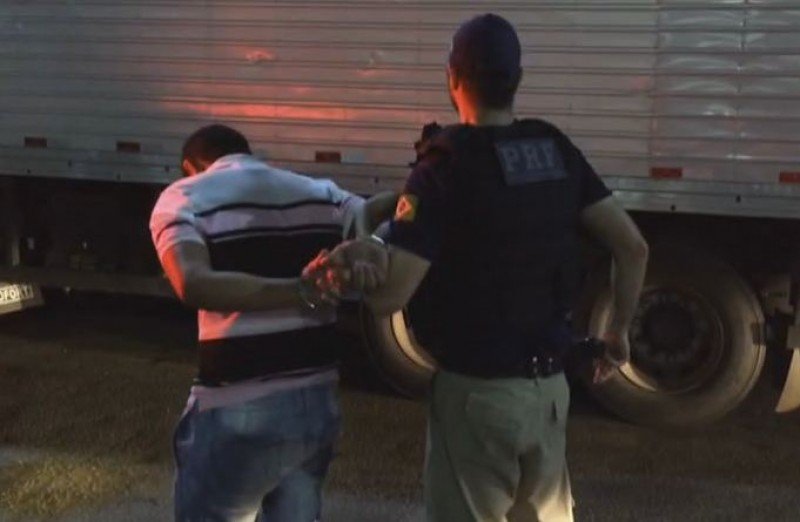 Imagem Ilustrando a Notícia: Polícia prende assaltante de carga e refém é liberado