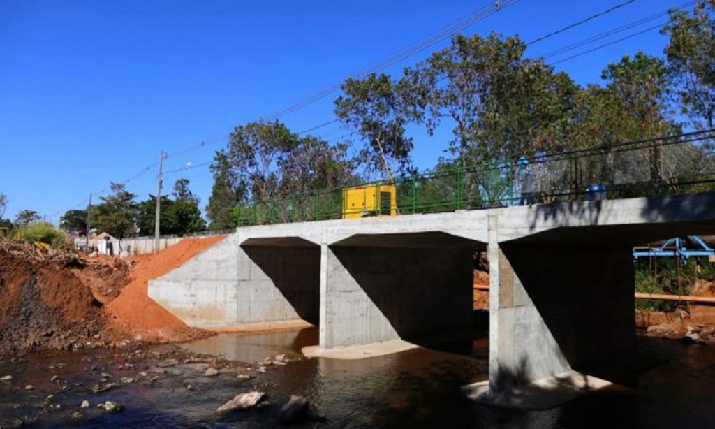 Imagem Ilustrando a Notícia: Ponte sobre o Córrego Caveirinha está liberada para o trânsito, em Goiânia