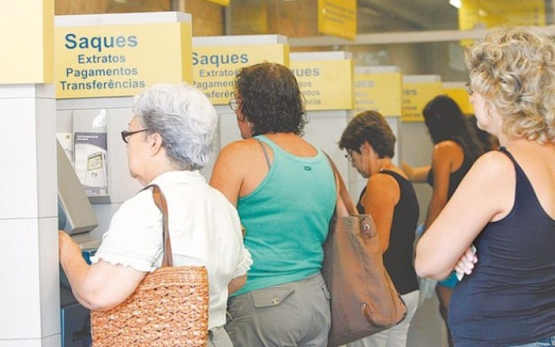 Imagem Ilustrando a Notícia: Governo vai liberar saque de contas do PIS/Pasep para idosos