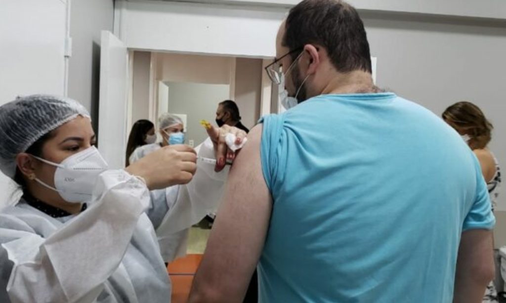 Imagem Ilustrando a Notícia: SMS vacina trabalhadores de laboratórios que fazem diagnóstico para Covid-19
